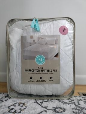 New In Package-Martha Stewart King Mattress Pad Temperature Regulating.